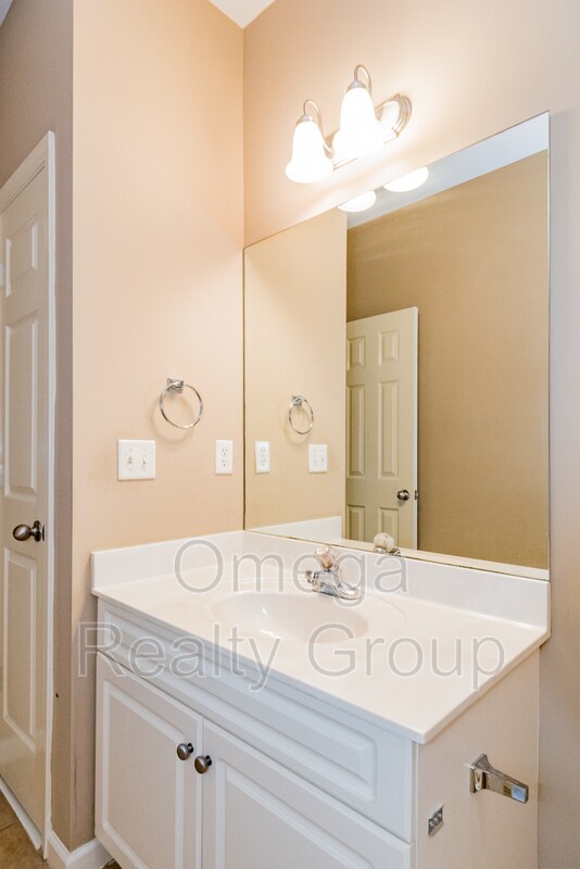 Building Photo - 1144 Washington Dr