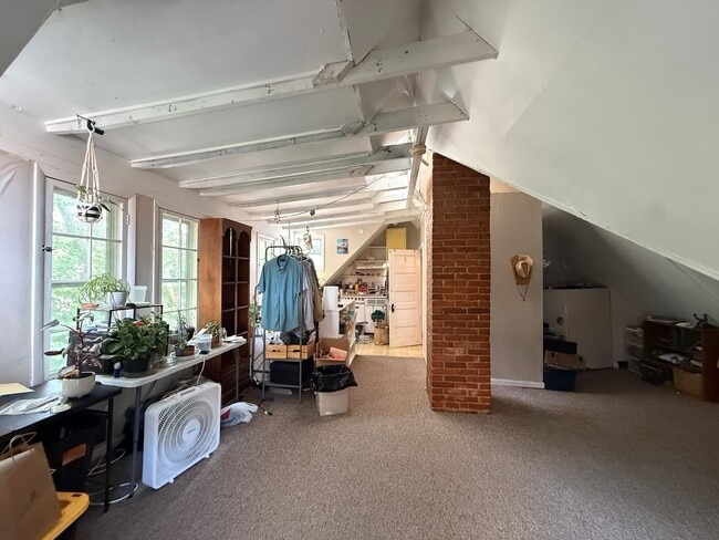 Building Photo - $600 | Studio, 1 Bathroom 2nd Floor Apartment | Cat Friendly* | Available for July 30th, 2026 Mov...