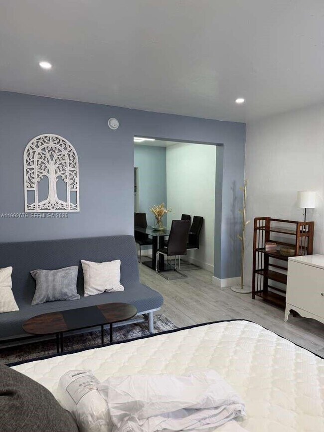 Building Photo - 761 Euclid Ave