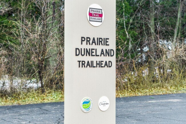 Building Photo - 2 bedroom / 1.5 bathroom Townhome for rent...