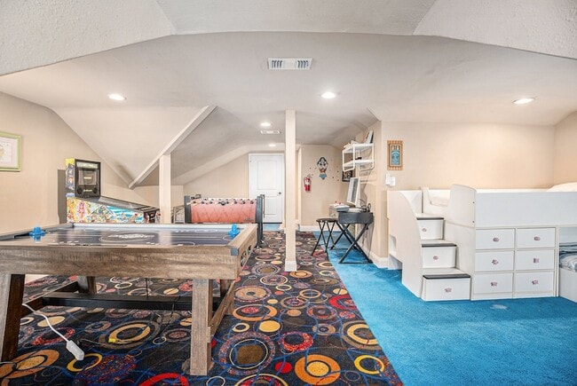 Building Photo - 1333 N Meyer Ave