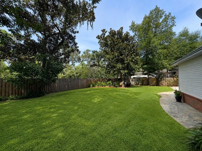 Building Photo - 201 N Blue Heron Dr