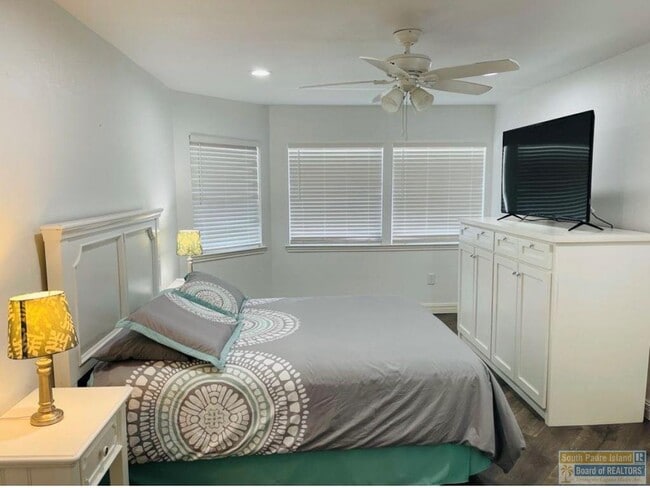 Building Photo - 200 Padre Blvd