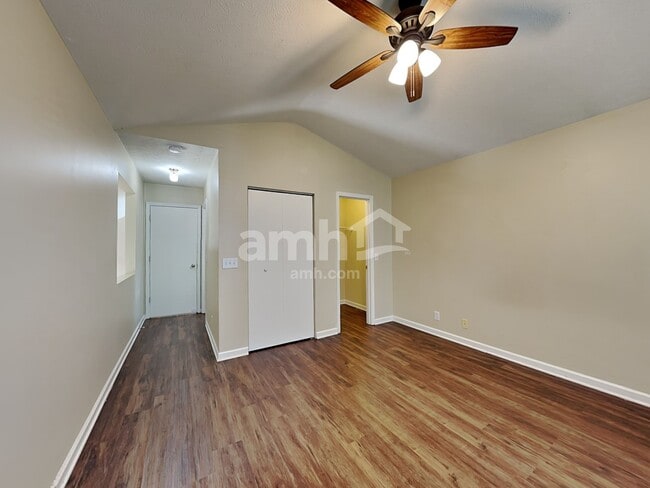 Building Photo - 1212 Wembley Dr