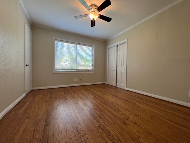 Building Photo - 2247 Branard St
