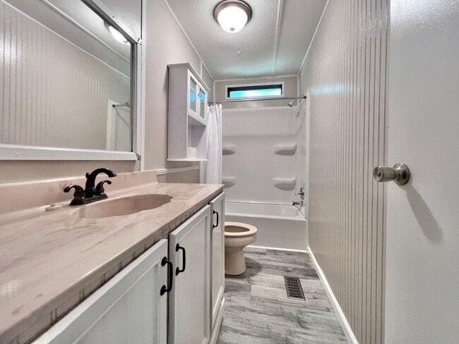 Building Photo - 3 BR 2 BA Near Surf City