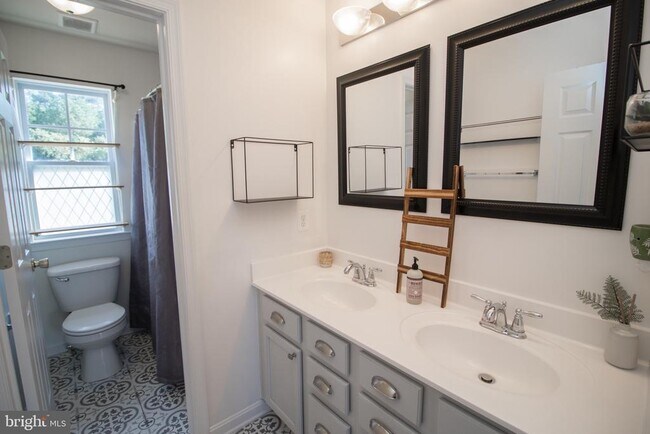 Building Photo - 45567 Bethson St