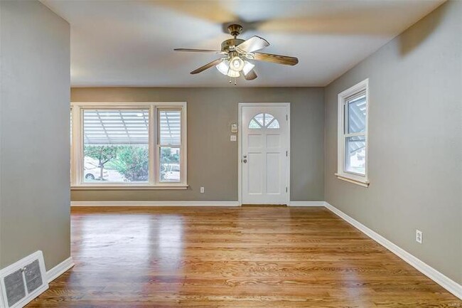 Building Photo - Fantastic 2bd/1ba home! Coming soon!