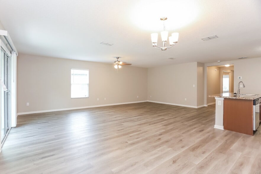 Building Photo - 12331 Glimmer Wy