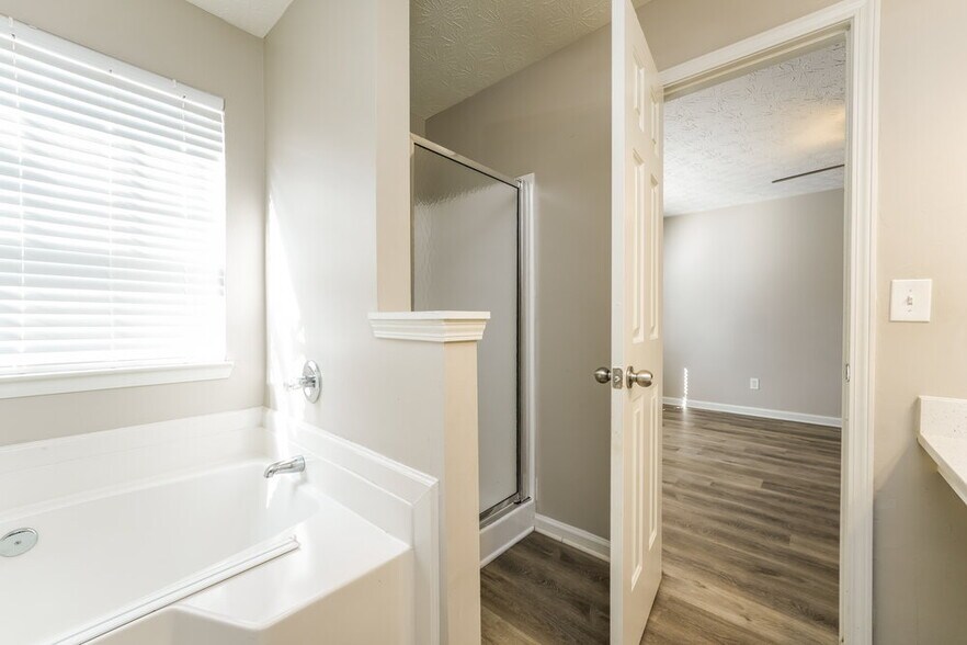 Building Photo - 731 Sugar Oak Ln