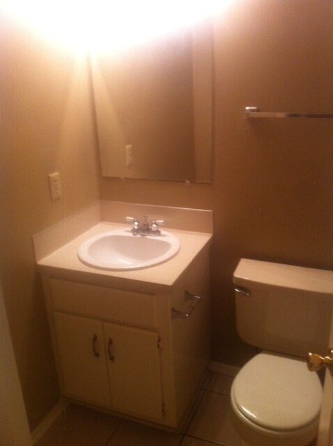 Building Photo - 8611-8611 Southridge Dr