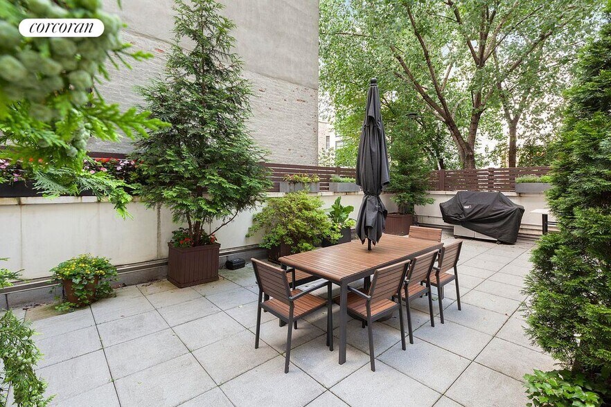 Building Photo - 301 W 115th St