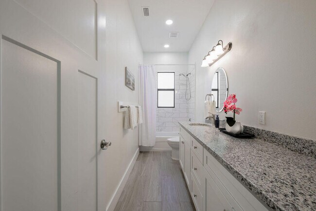 Building Photo - 1155 SW Bent Pine Cove