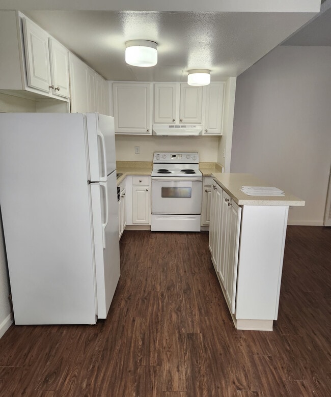 Building Photo - Hidden Brook Apartments