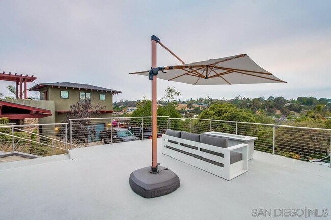 Building Photo - 738 Castro St