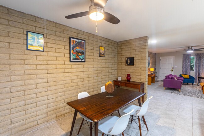 Building Photo - 2812 S Mill Ave