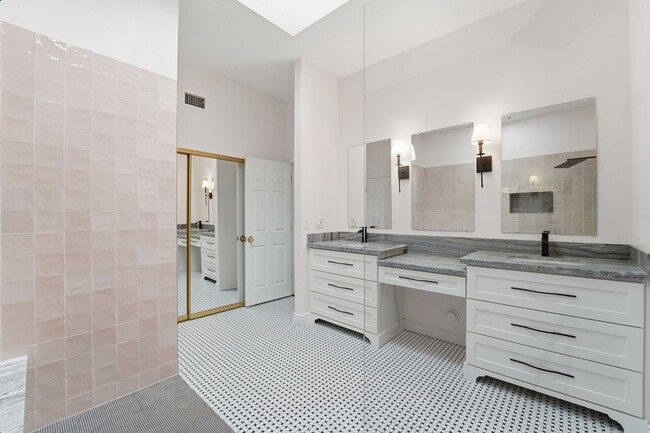 Building Photo - Welcome to this stunning 3-bedroom, 2-bathroom home in the heart of Scottsdale, AZ *RENT SPECIAL*