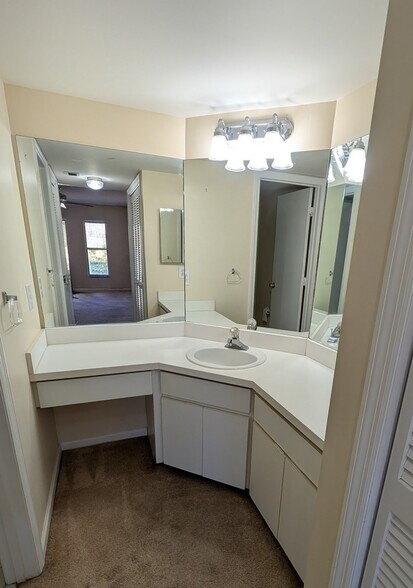 Master Bath - 950 S Kanner Hwy