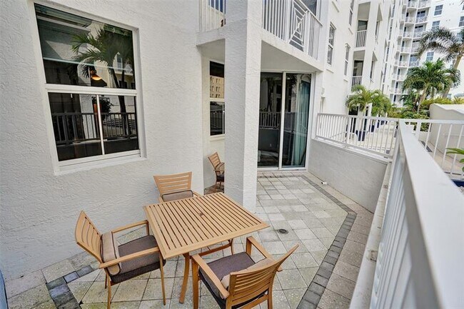 Building Photo - 255 Evernia St