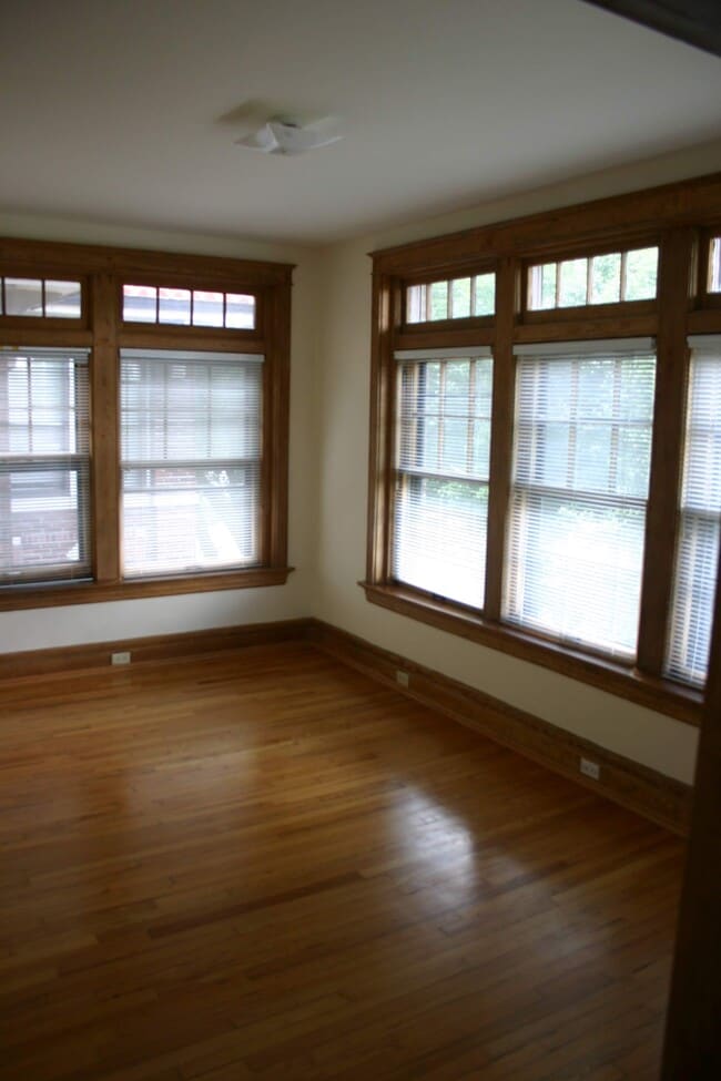 Building Photo - 5861 Nina Pl