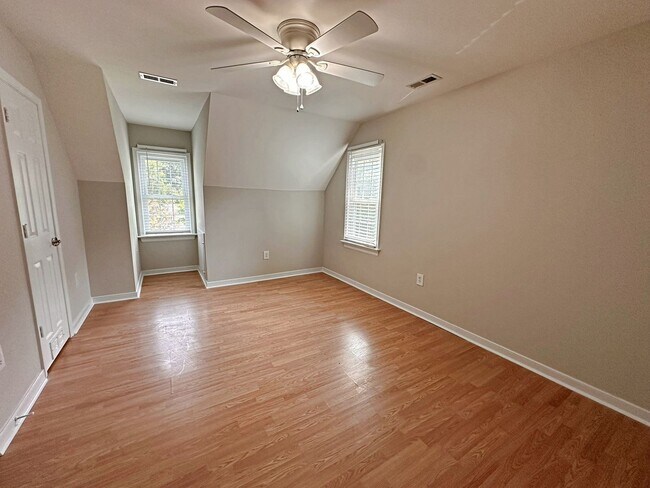 Building Photo - Updated Home in the Heart Of Chesterfield