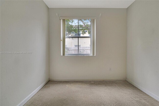 Building Photo - 2711 SE 16th Ave