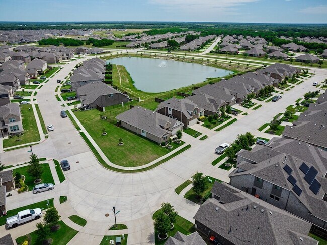 Building Photo - 2305 Caroline St