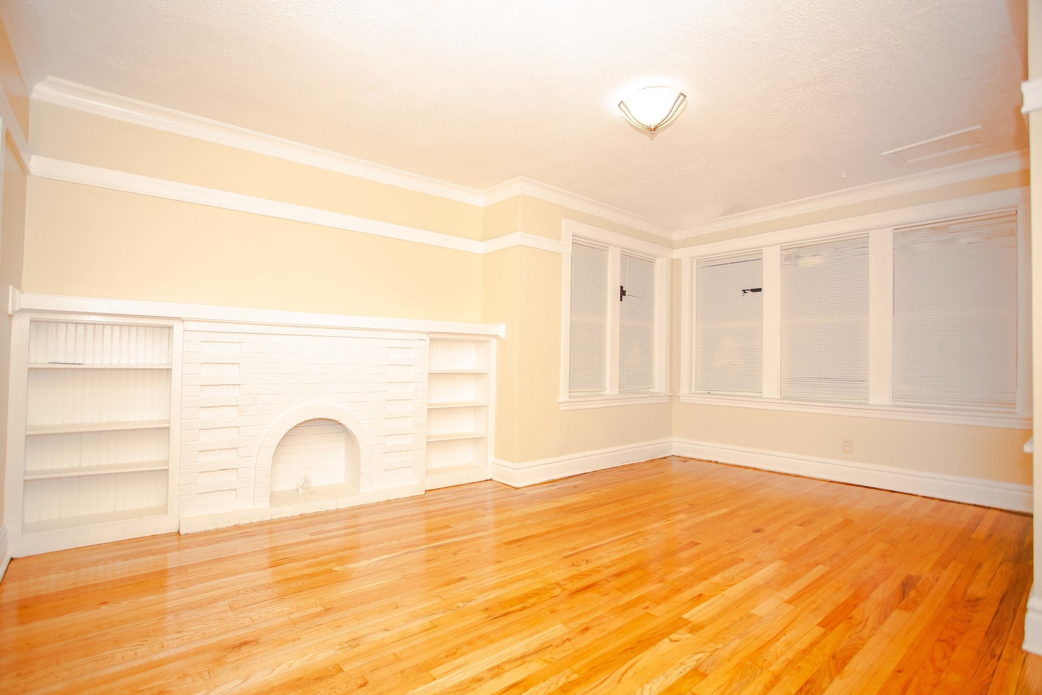 Building Photo - 5301 W Jackson Blvd