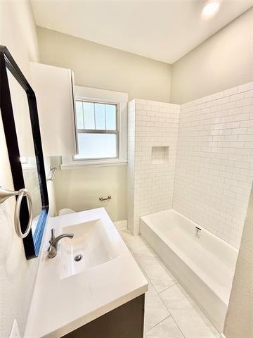 Building Photo - 1201 E Lamar St