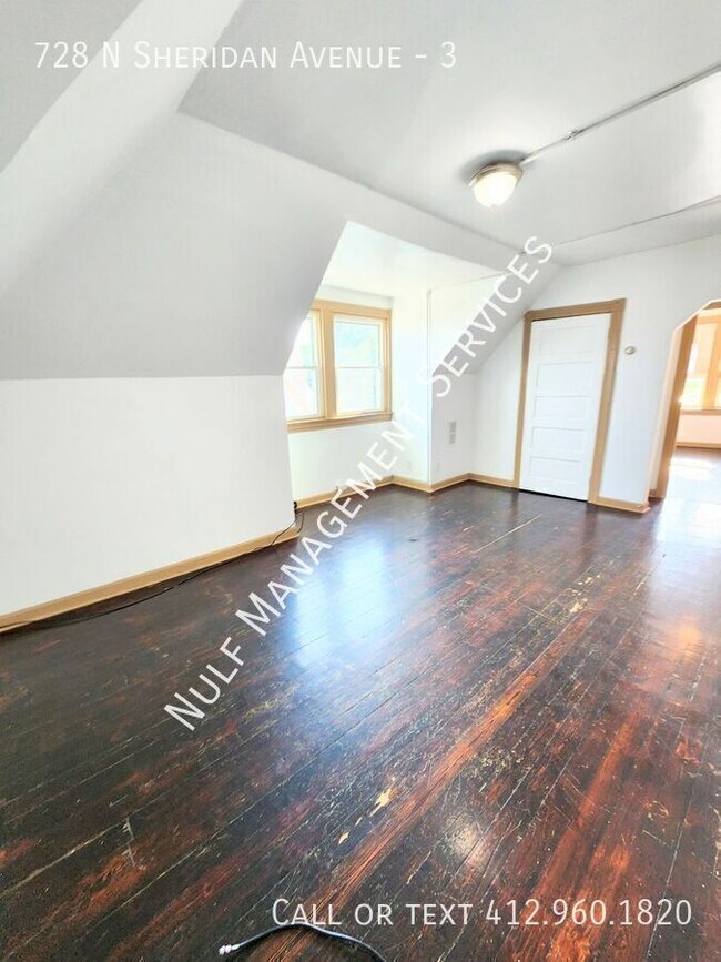 Building Photo - 728 N Sheridan Ave