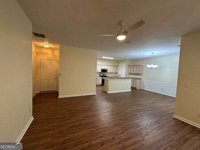 Building Photo - 124 Cottesford Dr SW