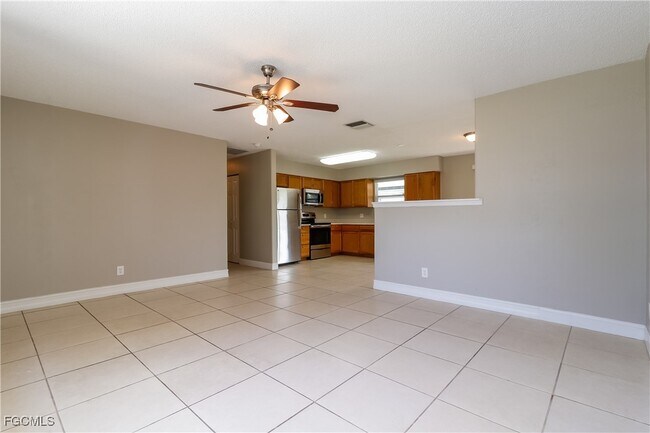Building Photo - 18529 Phlox Dr