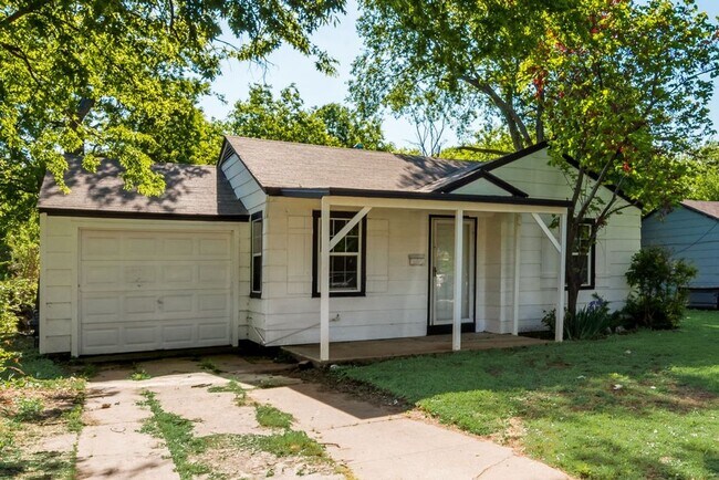 Primary Photo - Freshly renovated!!! 3 Bed 1 Bath 1040 sqf...