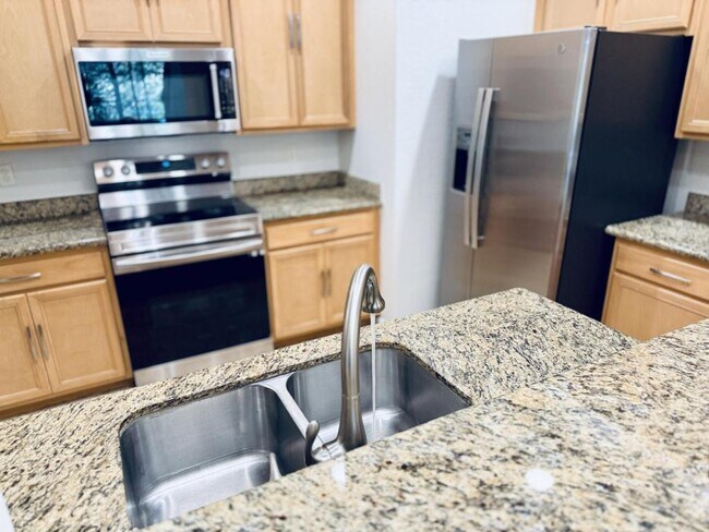 Building Photo - 2983 Ashland Ln S