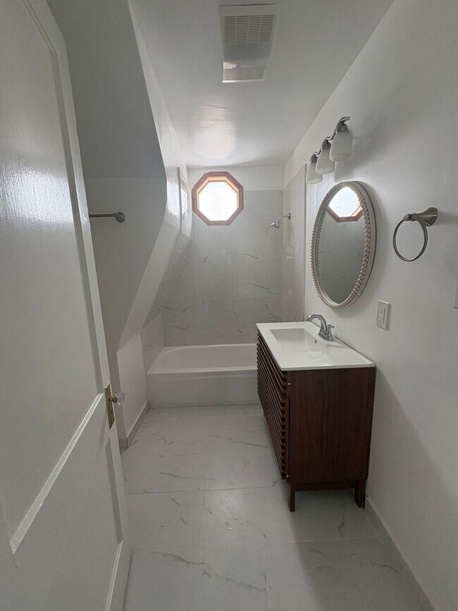 Building Photo - 7635 W Foster Ave