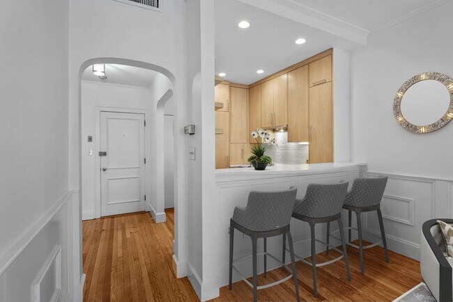 Building Photo - 125 Beacon St