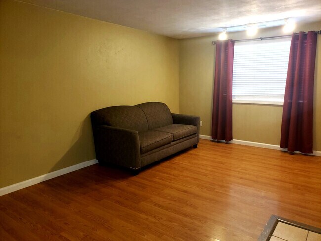 Building Photo - 620 S 4th Ave