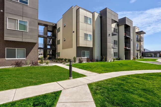 Building Photo - 624 E 300 N