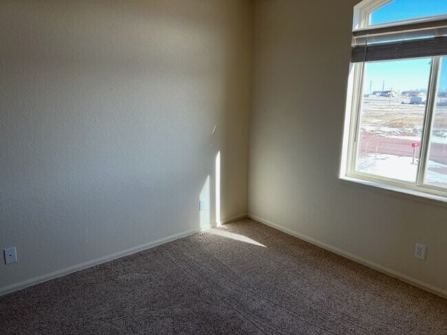 Building Photo - ALL PROSPECTIVE TENANTS MUST SUBMIT A $58 NON-REFUNDABLE APPLICATION FEE PER APPLICANT ONLINE AND...