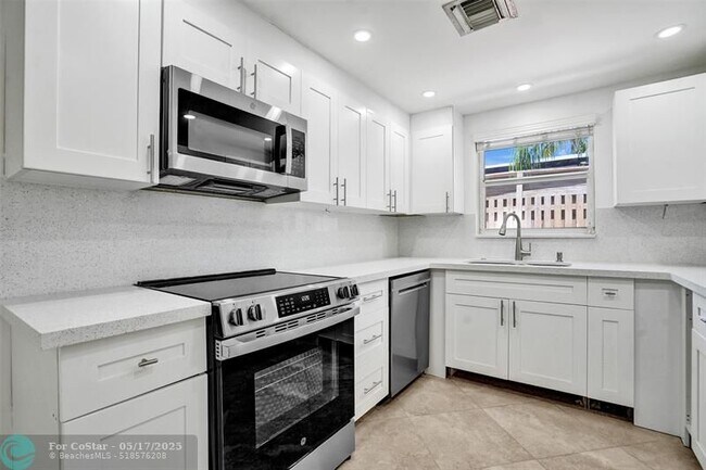 Building Photo - 2802 NE 15th Ave