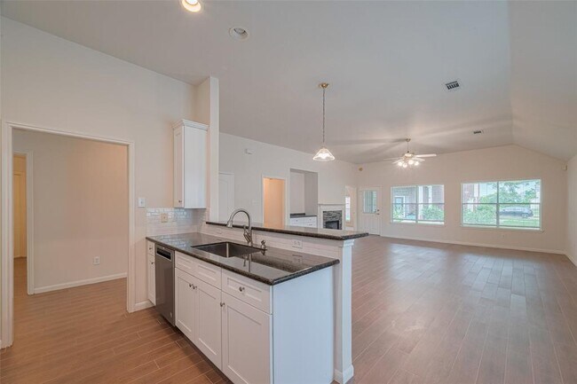 Building Photo - 11106 Fairway Dr