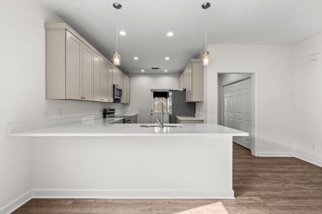 Building Photo - 2811 N Panama Ave