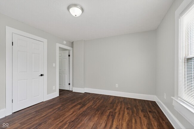 Building Photo - 926 W 32nd St