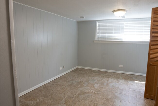 Building Photo - 9733 Karlov Ave