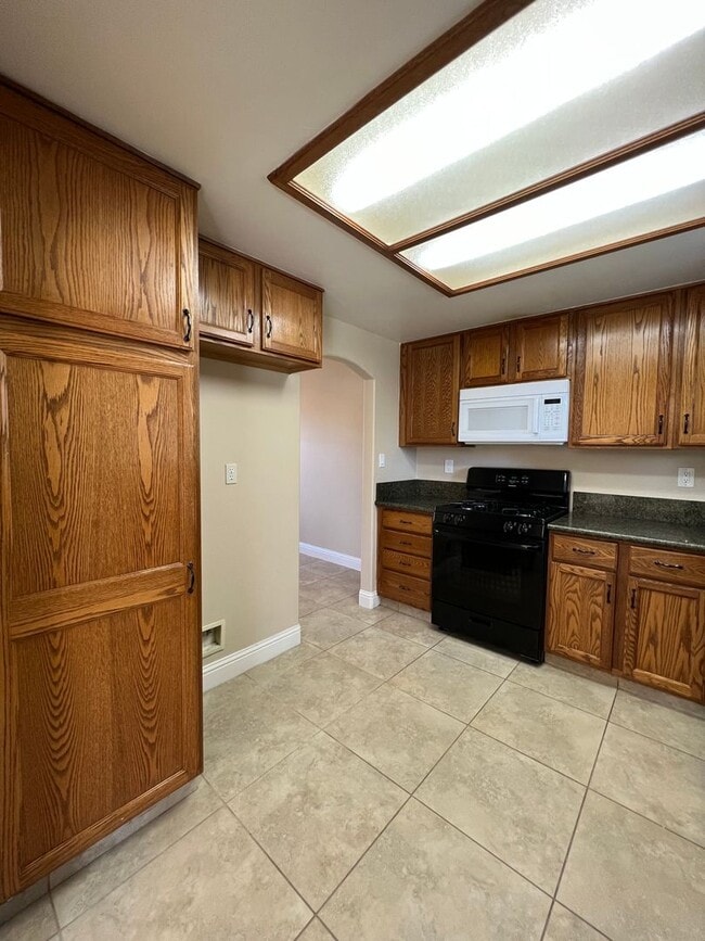 Building Photo - 5504 Pine Canyon Dr