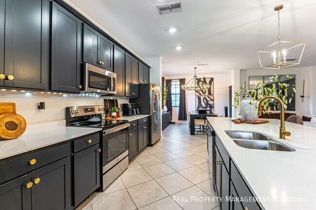 Building Photo - 5623 N Honore Ave