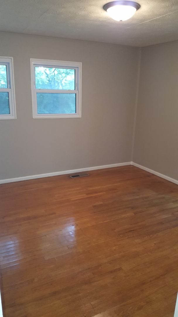 Building Photo - Charming 3 Bedroom Single-Family Home with Private Yard