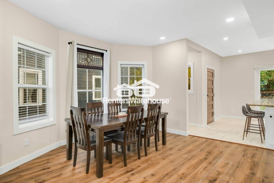 Building Photo - 206 Robie St E