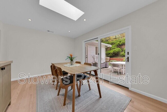 Building Photo - 627 N Silverado Dr