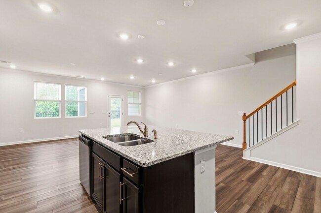 Building Photo - Bright & Beautiful! Modern 3-Bedroom Townh...
